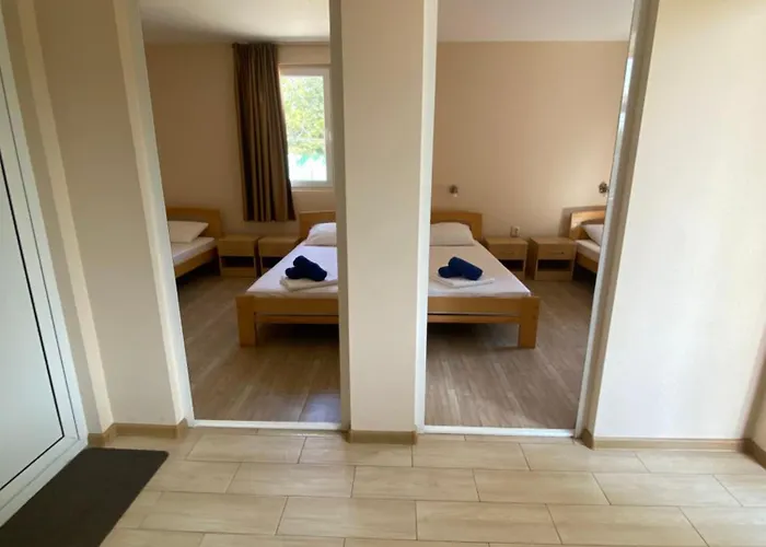 Gloria Houses-free Parking