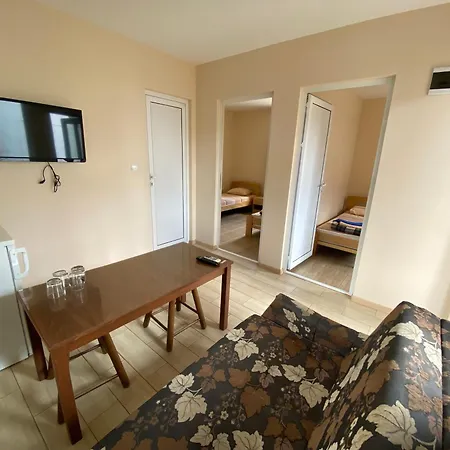 Gloria Houses-free Parking Warna