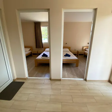 Gloria Houses-free Parking