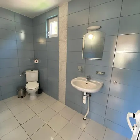 Гостьовий будинок Gloria Houses-free Parking 3*